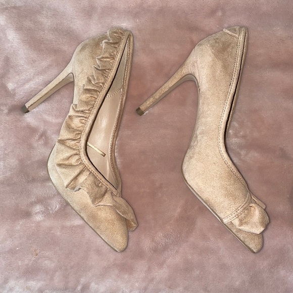 BCBG Generation Pumps - Picture 2 of 5